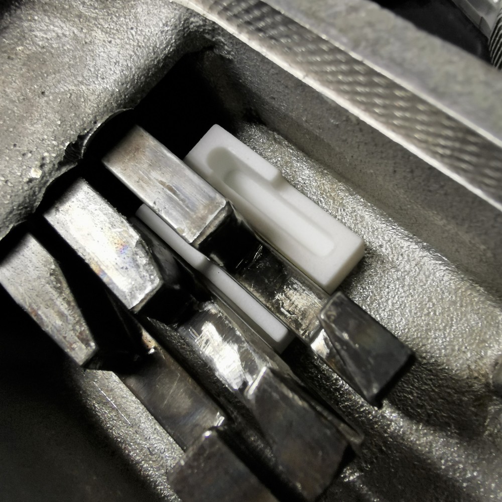 Guide braket shifter barrel