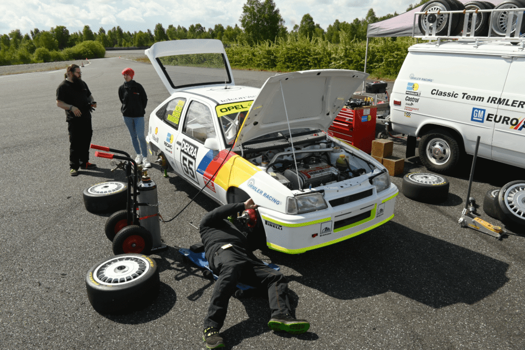 Opel Kadett DTM beim Test in Papenburg, aufgebaut auf Basis eines originalen Matter-Chassis mit Originalteilen