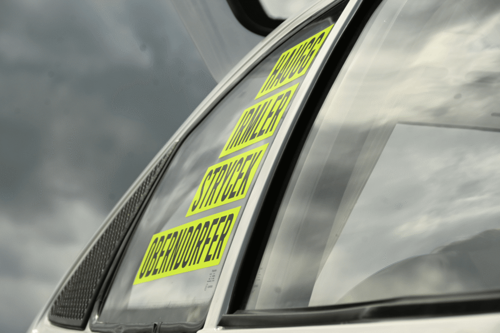 Originalgetreu restaurierter Opel Kadett E GSi 16V DTM beim Test in Papenburg mit Steffan Irmler